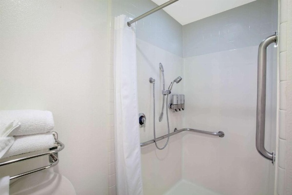 Azure Hotel & Suites Ontario, A Trademark Collection Hotel image 10