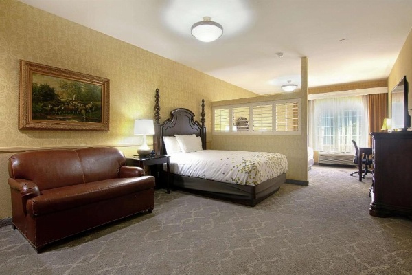 Azure Hotel & Suites Ontario, A Trademark Collection Hotel image 12