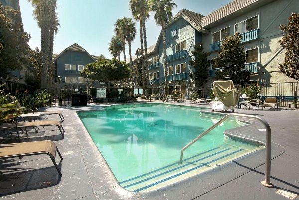 Azure Hotel & Suites Ontario, A Trademark Collection Hotel image 6